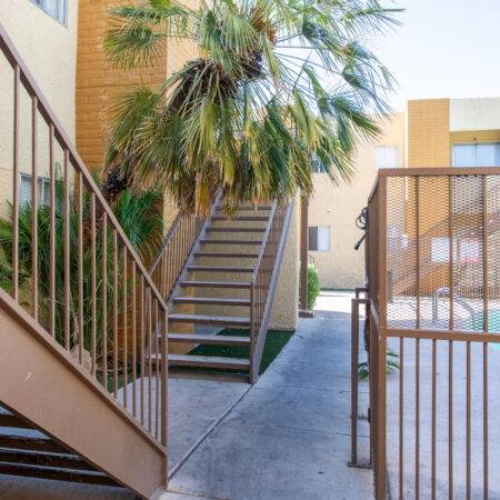 $950 / 2br - 938ft2 - Mountain Ridge Apartments63674947173251121