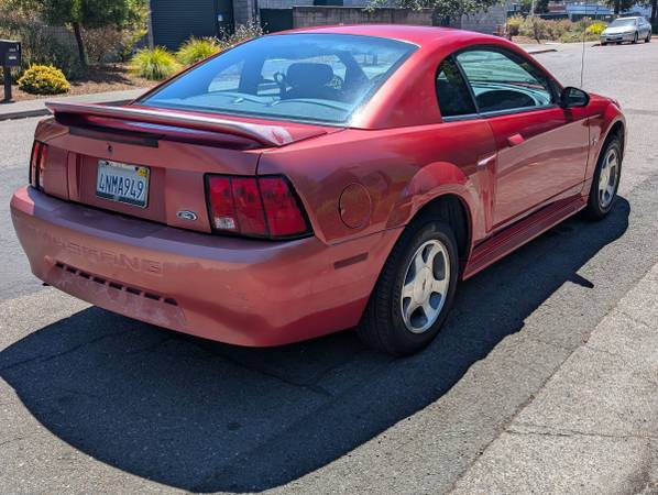 Ford Mustang V6 3.8L único del año 2000 con 28 000 millas - $7700 (Santa Rosa)63469741795457123