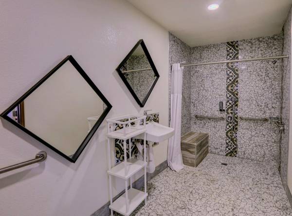 $399 / 1br - NEW LOW WEEKLY RATE! >>> Cable TV, Coffee, WiFi, Dogs OK* (South Sacramento)63844736120961121