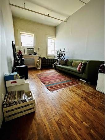 $3,600 / 2br - 900ft2 - Williamsburg Loft Available Oct 15th (Williamsburg)63854288813697121