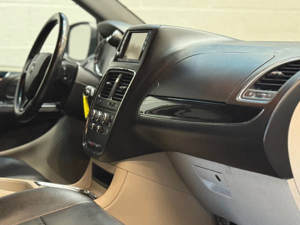 2017 Dodge Grand Caravan - Título Limpio, Bien Mantenida! - $5,999 (Advanced Premier Auto LLC)63618455533443122