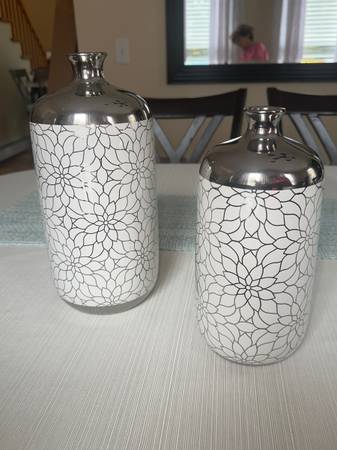 2 decorative items 1