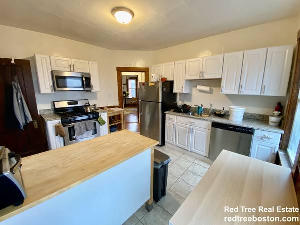 $3,650 / 3br - Cozy 3 bed in Jamaica Plain w/ 2 parking spots available!! (Jamaica Plain)63802072743811122