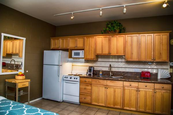 $600 / 1br - 700ft2 - Furnished Resort Style Condo Suites-Large Pools (Palm Desert)63981528948482120