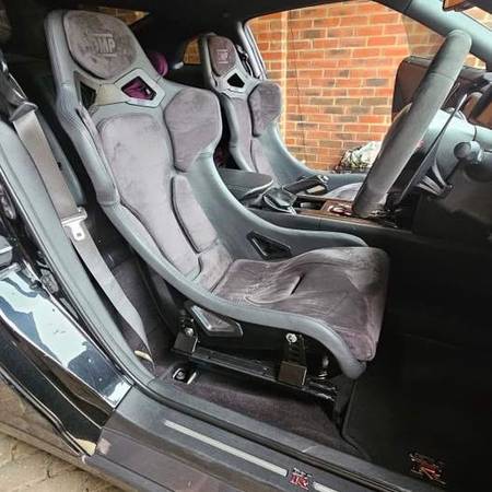 2 OMP RT Race Seats 1