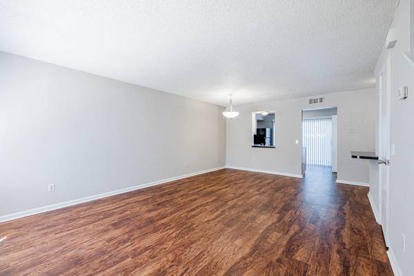 $1,424 / 2br - 1150ft2 - Dual Vanity Sinks, Tile Backsplash, Business Center64014800733059123