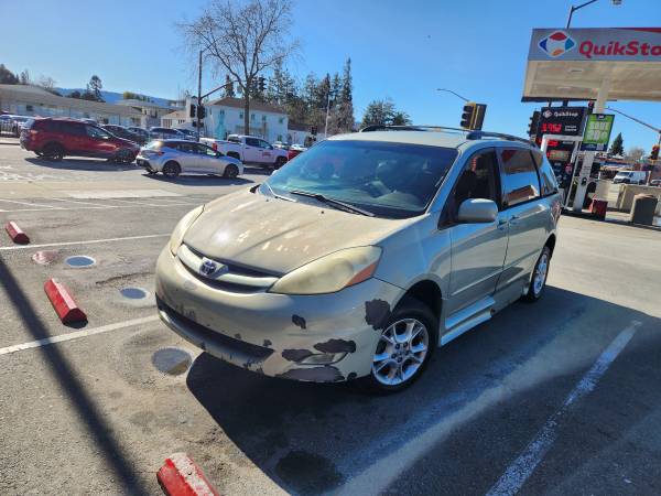 2006 Toyota sienna (wheelchair Van) Runs good Salvage title - $2,200 (san carlos)63438812966787124
