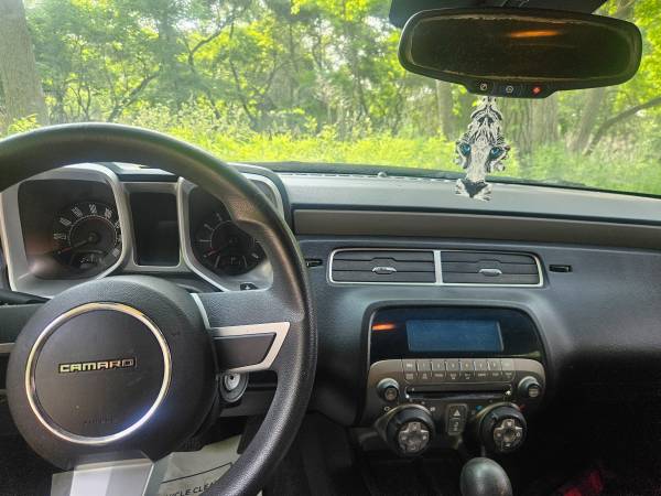 2010 Chevy Camaro LS • Green 💚 • NICE Car - $7,500 (Chicago)63618900190851124