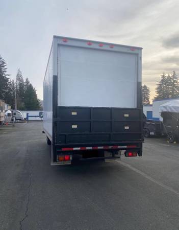 Camión Mitsubishi Fuso 2005 - $12,000 (Seattle)63654705854081124