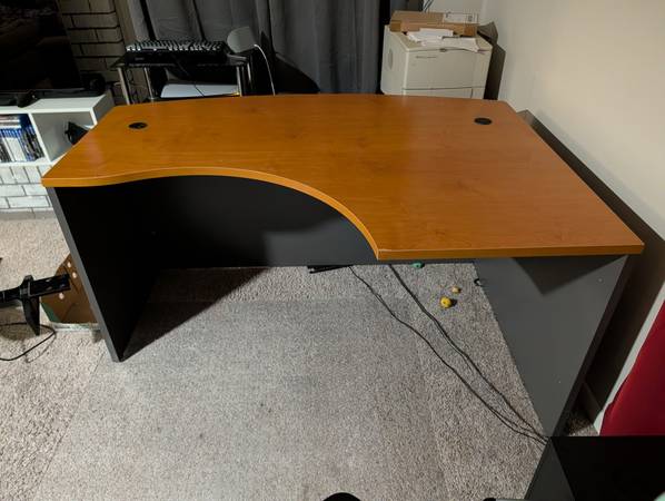L Shaped Desk 1