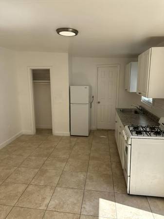$1,250 Studio with Water and Electric Included; FIRST MONTH FREE (Pompano Beach)63825137700227120