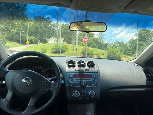 2012 Nissan Altima *Cold Air and Smooth Ride* - $3,900 (knoxville tn)63625105699971122
