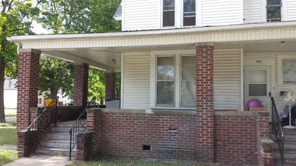 $1,083 / 2br - 804 9th Dos dormitorios arriba con servicios BAJOS.. (Beloit)63846720808961121
