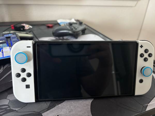 Selling Switch OLED 1
