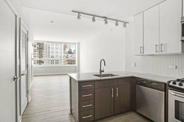 $2,636 / 1br - Stunning 1 Bedroom in West Loop! W/D, Gym, CTA, 24 Hr Concierge (West Loop)63899124085379122