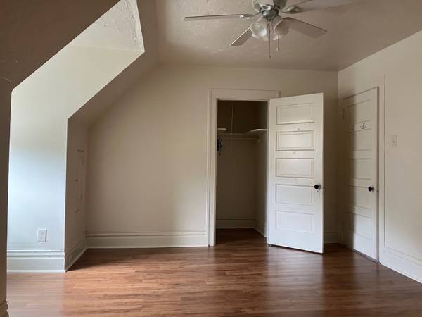 $1350.00 / 2br - 850ft2 - Squirrel Hill 2BR cerca de líneas de autobús a UPMC/Oakland/CMU! ¡Excelente ubicación!64013204957443122