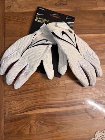 送料無料 新品 NIKE SUPERBAD 6.0 ALPHA LOGO L Amazon.com : Nike Superbad 6.0 Football Gloves Black | White