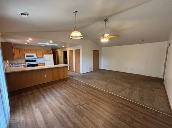 $1,025 / 2br - 1050ft2 - 📍 2H/1BA  | $1,025/mes | Admite mascotas | Garaje | Disponible noviembre (Chippewa Falls, WI)63845959663491122