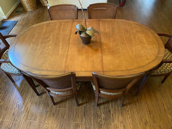 Henredon Fine Dining table NEED GONE ASAP 1