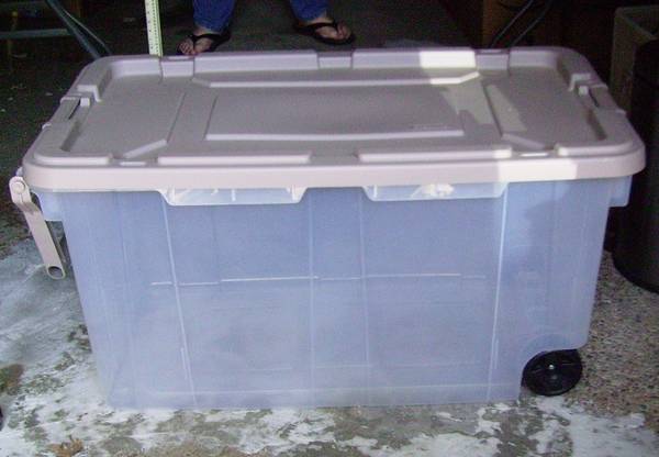 storage container with handle and wheels 1
