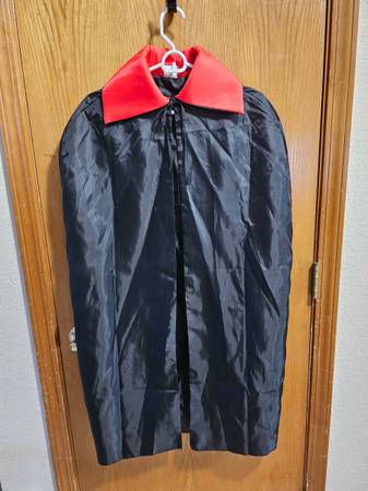 /// DRACULA'S CAPE \\\ 1