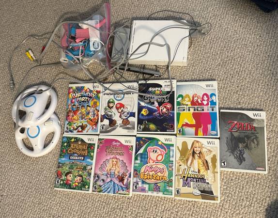 Wii bundle including controllers, games, steering wheels 1