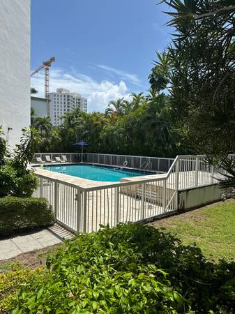 $400 / 2br - 400ft2 - Habitación con entrada independiente (Miami Beach - Bay Harbor Islands)64001846856961124