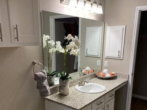 $1,435 / 1hab - 653ft2 - Garajes disponibles, Lavavajillas, Lavadora/Secadora en las unidades (Broadmoor/Straton)63658161872513122