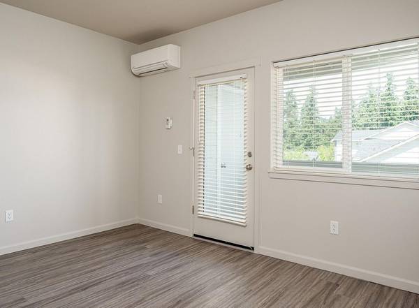 $2,400 / 3br - FREE MONTH + MOVE IN for $1000 - Pets OK - Vaulted Ceilings (Vancouver)63999315471874123