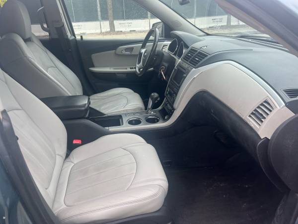 2009 CHEVY TRAVERSE LTZ - $4,500 (Chicago)63624813188099124