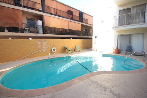 $2,295 / 1br - 750ft2 - 1114 N Clark: 1 Bedroom (West Hollywood)63700939163139122