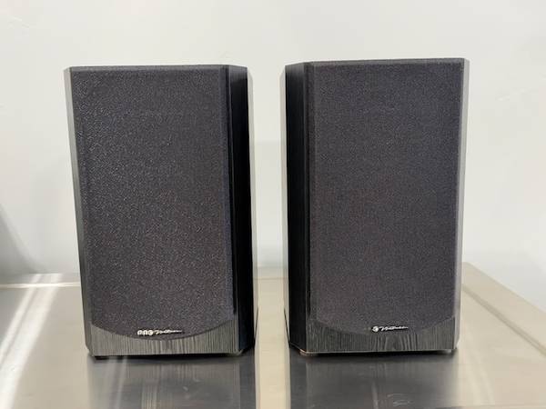 BIC America Stereo Bookshelf Speakers 1