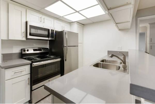 $2,195 / 1br - 857ft2 - 1Bd+1Bath Apartment Home!! Move in Special!! (6805 Louise Ave, Los Angeles, CA 91406)63998005985538121