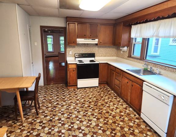 $2,950 / 2br - **Dos dormitorios, Davis Sq, estacionamiento y patio** (Davis Square)63875606027907122