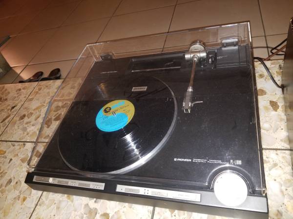 Rare Linear tracking Pioneer PL-L1000 Turntable 1