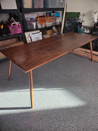 Article Dining table 1