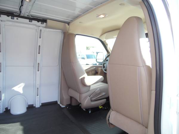 2026 Chevrolet Express 3500 - Photo 12