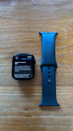 Apple Watch Series 8 - 45mm - GPS + Cellular 1