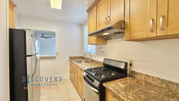 $1,895 / 450ft2 - Estudio con patio junto al lago Merritt en edificio de inspiración mediterránea (oakland lake merritt / grand)63785477124481121