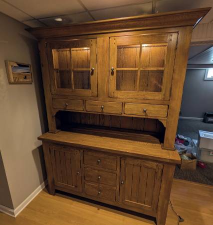 Solid oak hutch 1