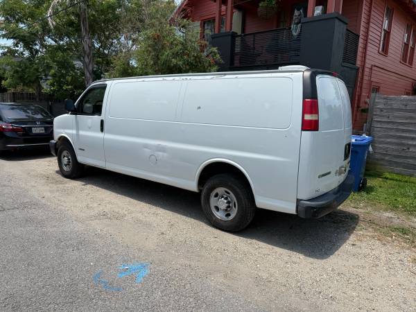 2006 Chevy Express 2500 Camper Van Solar Power $5000 firm - $5,000 (New Orleans)63624888249731123