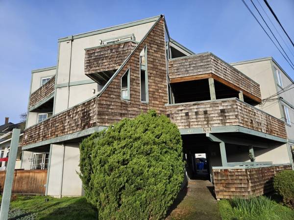 $650 / 1br - WIFI & UTILITIES INCLUDED - 441 E 17th #5 (Campus)63977276093571120
