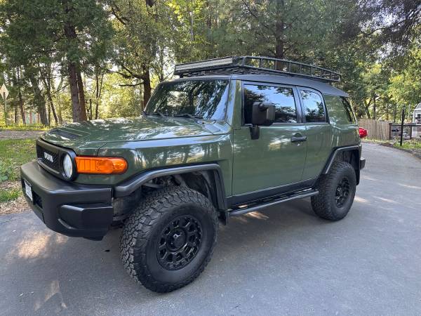 2010 Toyota FJ Cruiser 4x4 – Army Green – Excellent Condition - $28,500 (Mission Valley)63440230210051121