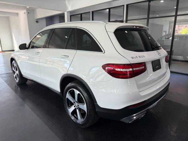2016 Mercedes-Benz GLC GLC 300 4MATIC Sport Utility 4D 4-Cyl, Turbo, 2 - $13495.0063469760533249123