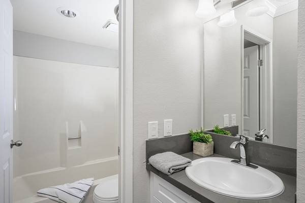 $2,330 / 1br - 625ft2 - Covered Parking, Dishwasher, Central Heat63800474472321121