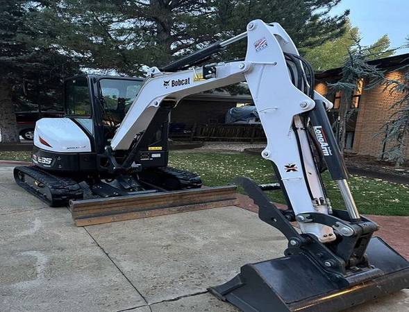 Fully Equipped Bobcat E35 Excavator – 33 HP, Keyless Start, and More 1