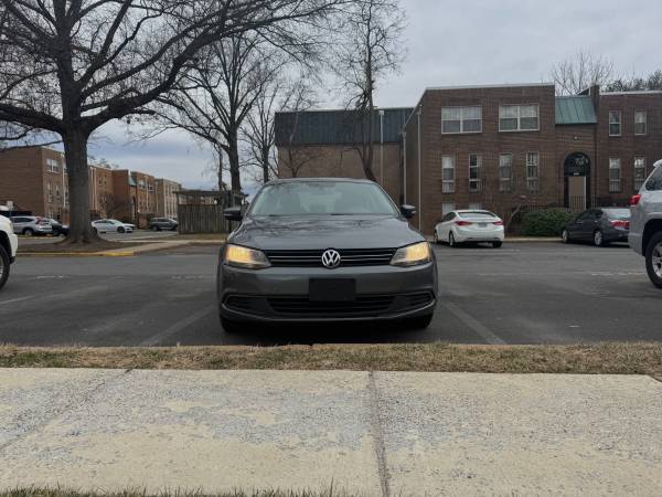 2011 VOLKSWAGEN JETTA - $5,600 (Falls cherch)63618536112385121