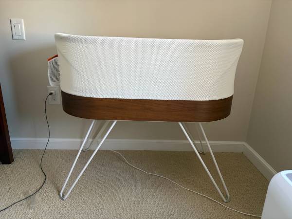 Snoo bassinet and accessories 1