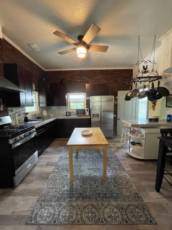 $1,000 / 1br - $1,000 Room for rent downtown Sacramento in Victorian home (downtown) (Sacramento)63900179864963122