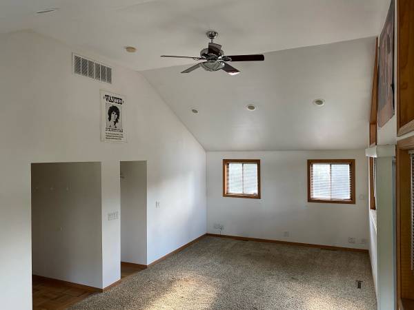 Room / common areas in house for month to month rent 1